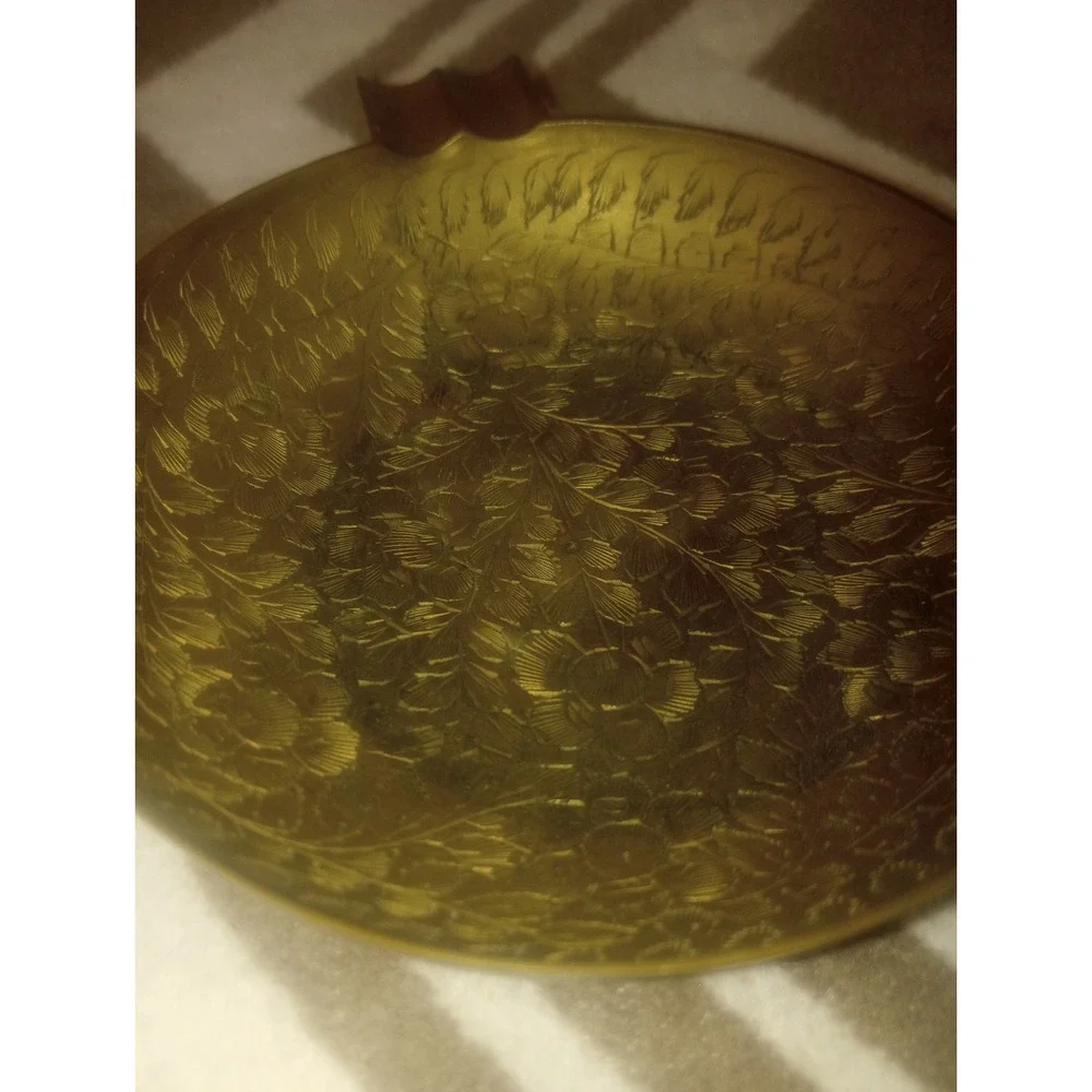 Vintage Beautiful Brass Floral Etched Ashtray-trinket Dish Z.Y. 5 3/4‎ Wide
